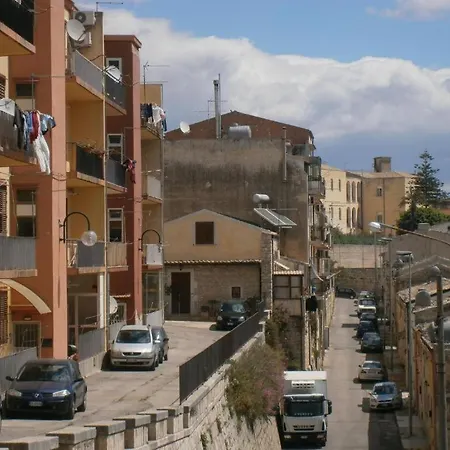 Romantica Clara Modica